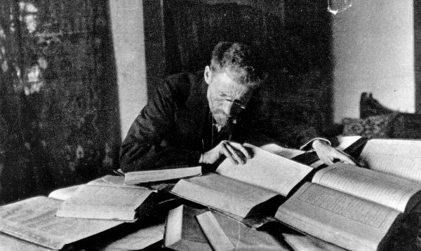 Eliezer Ben Yehuda at his desk in Jerusalem